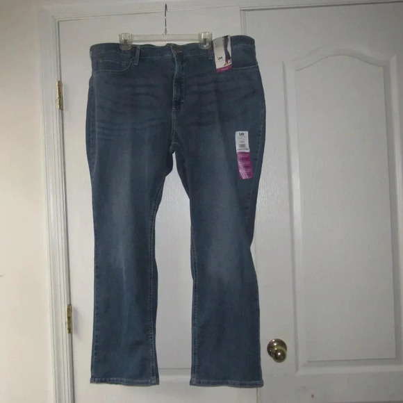 NWT LEE Riders Regular Fit Midrise Straight Medium Wash Jeans Plus Size 24 Mediu - Picture 1 of 6